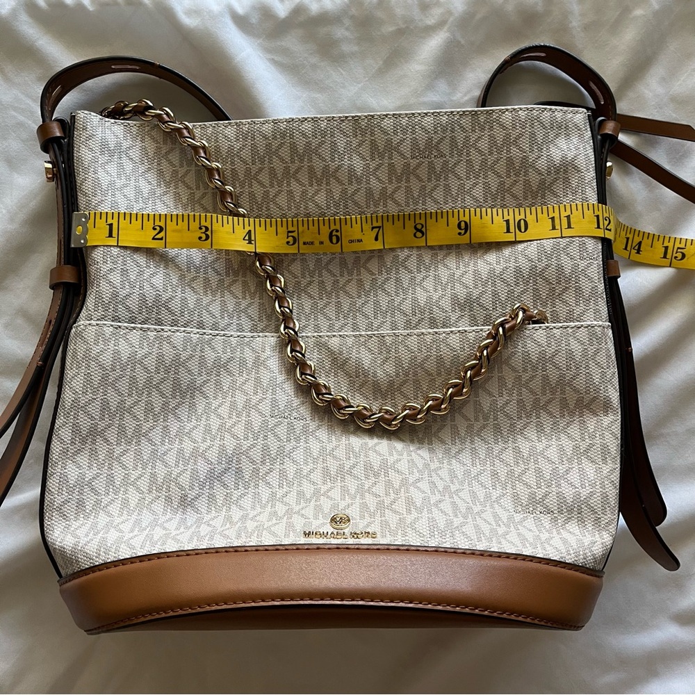 Michael Kors Reese Large Logo Gold Chain Shoulder Bag Cream With Tan Leather - Picture 14 of 16